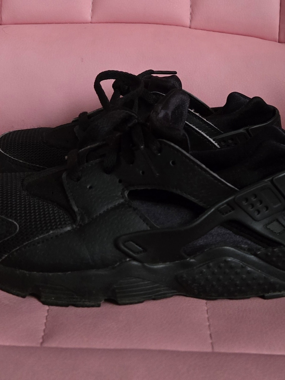 All Black Nike Huarache Run Shoes For Little Girl - Picture 5 of 5